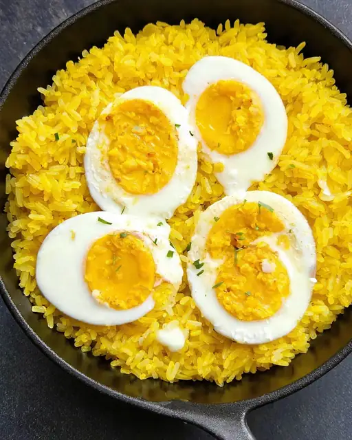 Arroz Cremoso al Curry con Huevos Mollets