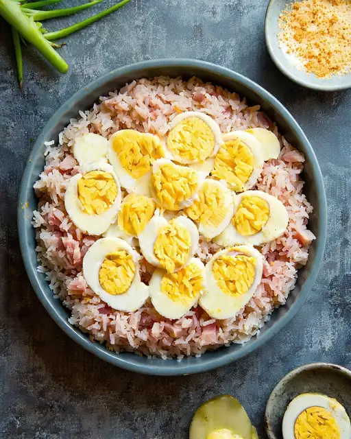 Arroz Gran Duque: Ensamble Marino de Atún, Palmitos y Huevo Mollet