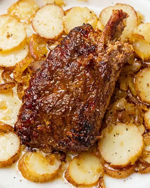 Asado Noble al Horno con Papas al Pimentón