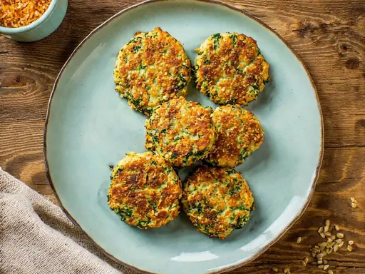 Buñuelos de espinaca y lentejas rojas