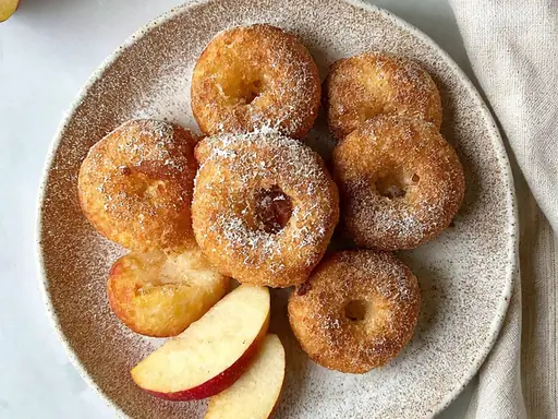 Buñuelos de manzana en freidora de aire