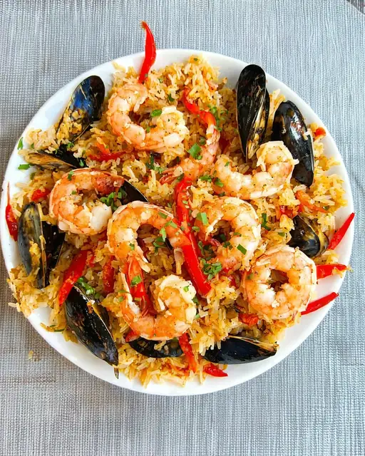 Cazuela Marinera de Arroz y Mariscos