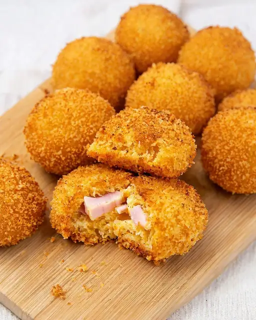 Croquetas de Arroz Gourmet con Jamón y Reducción de Bechamel