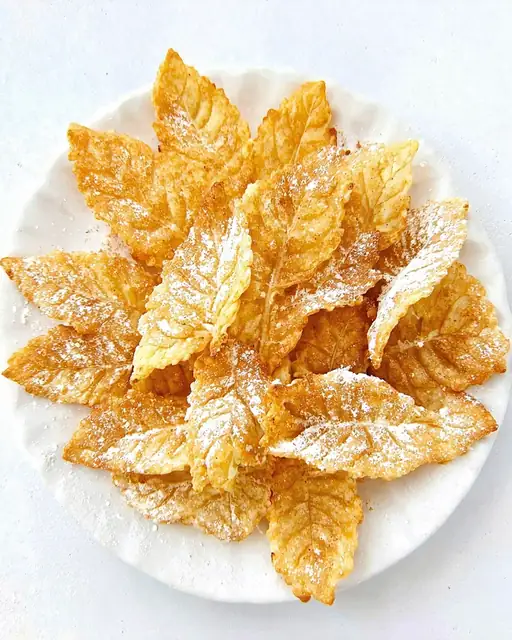 Hojuelas Tradicionales Españolas: Postre Frito y Crujiente