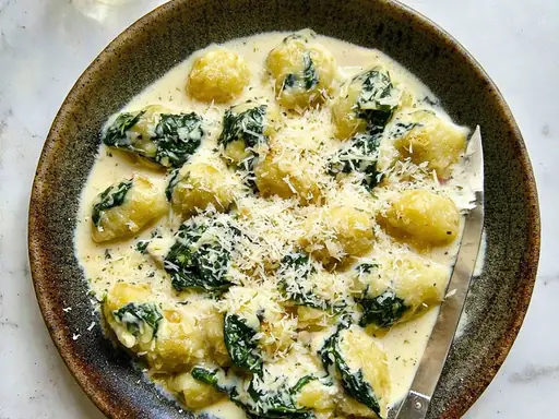 Ñoquis keto de ricota y espinaca