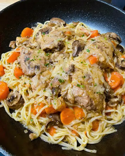 Pollo a la Napolitana: con Spaghetti y Sofrito de la Huerta