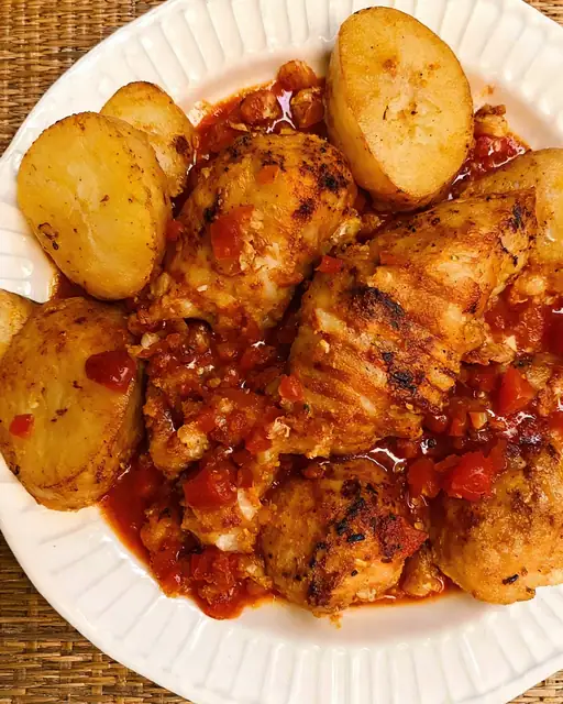 Pollo Rápido Glaseado de Tomate, Salsa Inglesa y Esencia de Carne