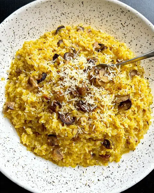 Risotto Dorado de Setas y Azafrán