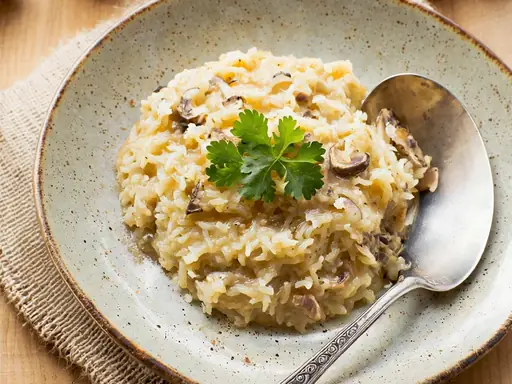 Risotto vegano de hongos al vino blanco