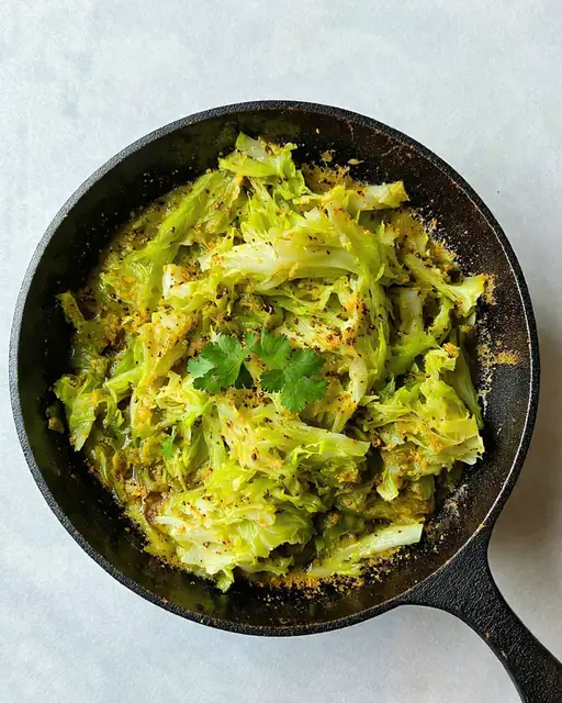 Salteado de Repollo y Especias (Cabbage Stir-Fry)