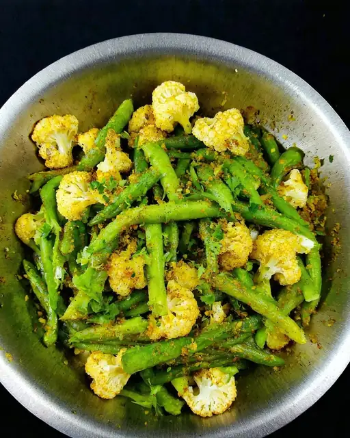Salteado Keto Indio de Judías Verdes y Coliflor con Ghee