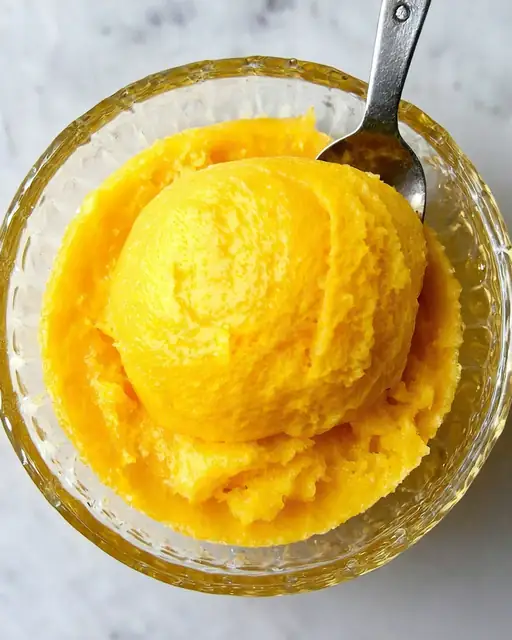 Sorbete refrescante de mango y maracuyá