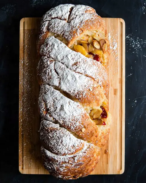 Stollen Clásico: Pan Dulce Alemán Navideño