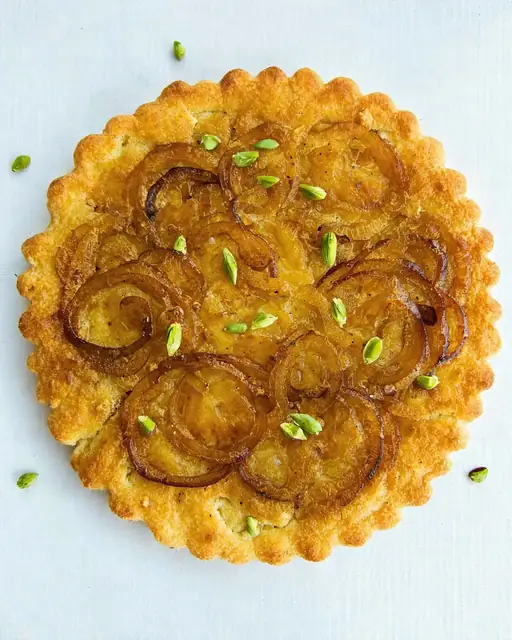 Tarta Invertida de Cebollas y Pistachos