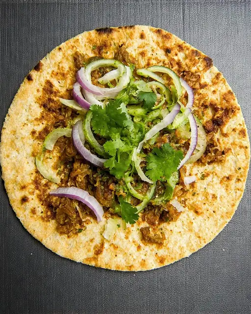 Tlayuda con 'Carne Mechada' de Soya y Chipotle