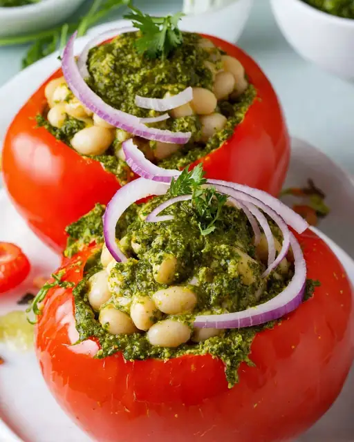 Tomates Rellenos de Alubias Blancas y Chimichurri de Hierbas